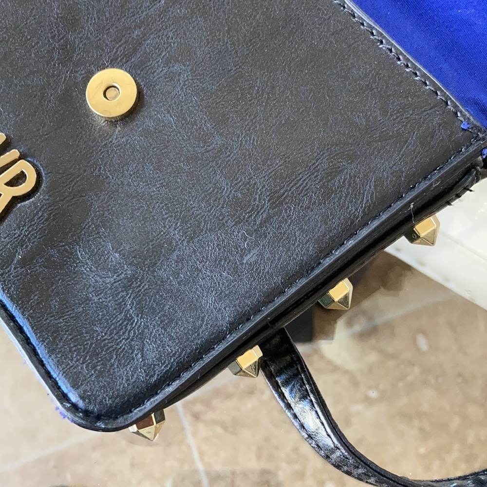 VR black crossbody bag - Picture 2 of 11